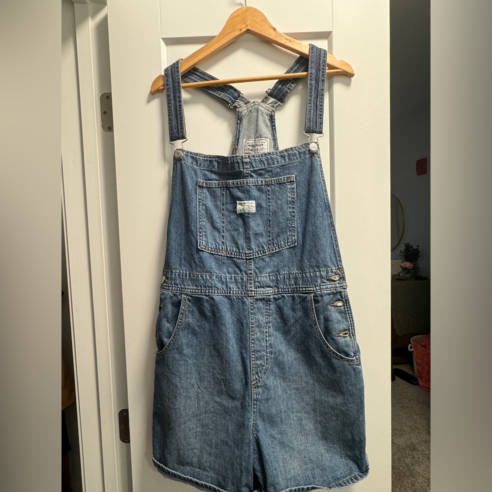 levi’s short denim overalls! NWOT